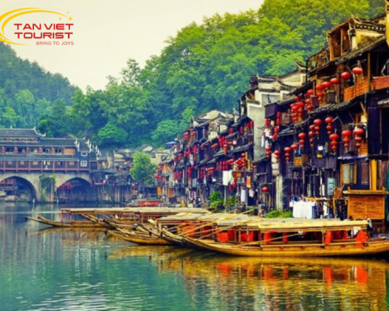 TOUR DU LỊCH PHƯỢNG HOÀNG CỔ TRẤN - TRƯƠNG GIA GIỚI