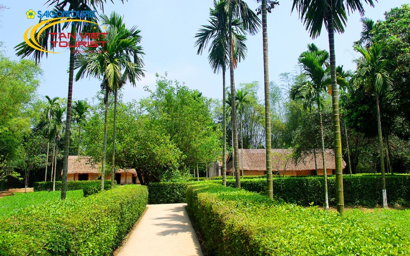 cua-lo-que-bac-den-ong-hoang-muoi (1)