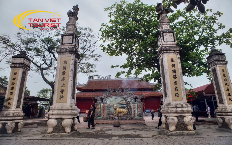 cua-lo-que-bac-den-ong-hoang-muoi (2)