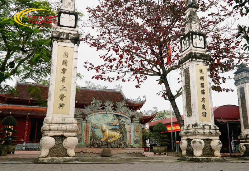 cua-lo-que-bac-den-ong-hoang-muoi (2)